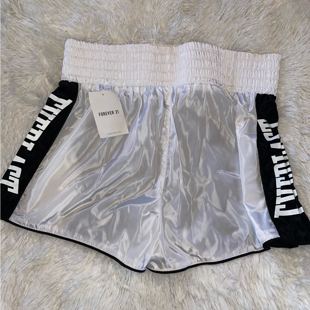 Everlast boxing shorts. Size medium. New with tags